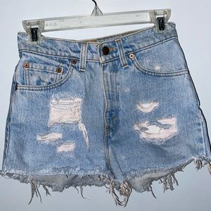 Distressed Lightwash Levi Jean Shorts